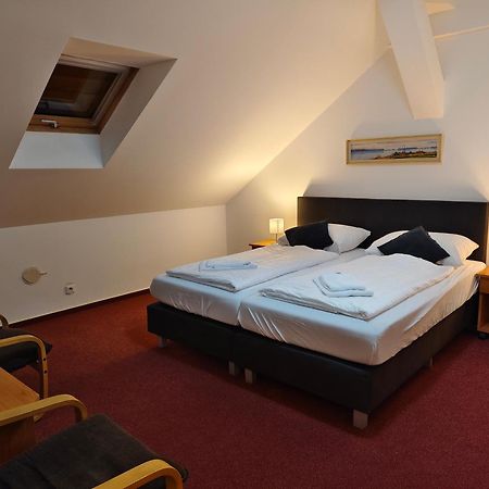 Hotel Bílý Koníček Třeboň Exterior foto