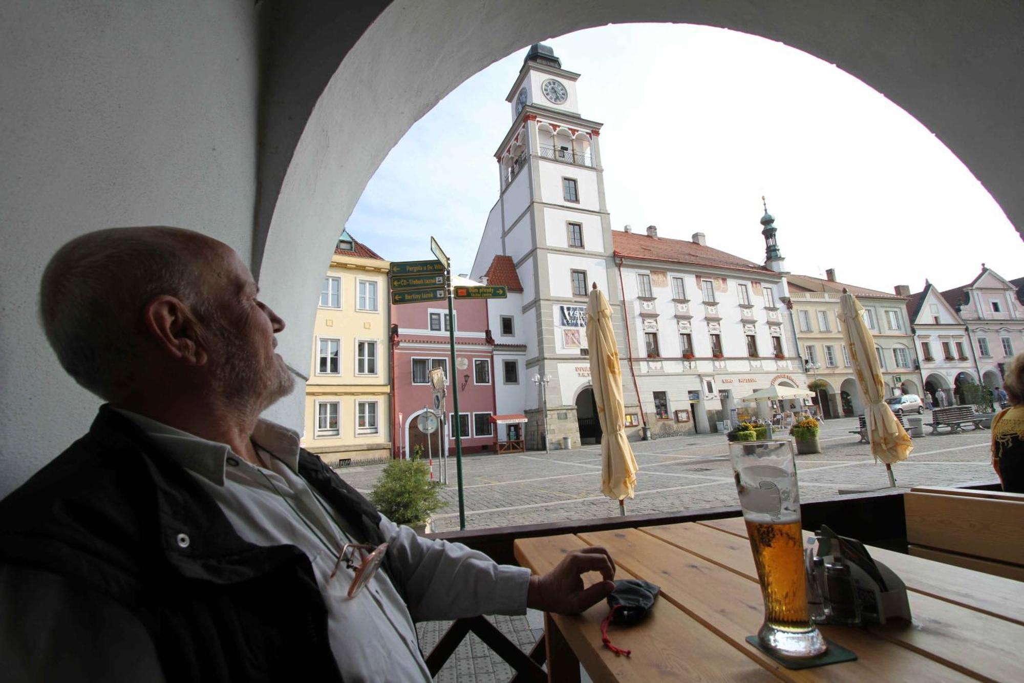 Hotel Bílý Koníček Třeboň Exterior foto