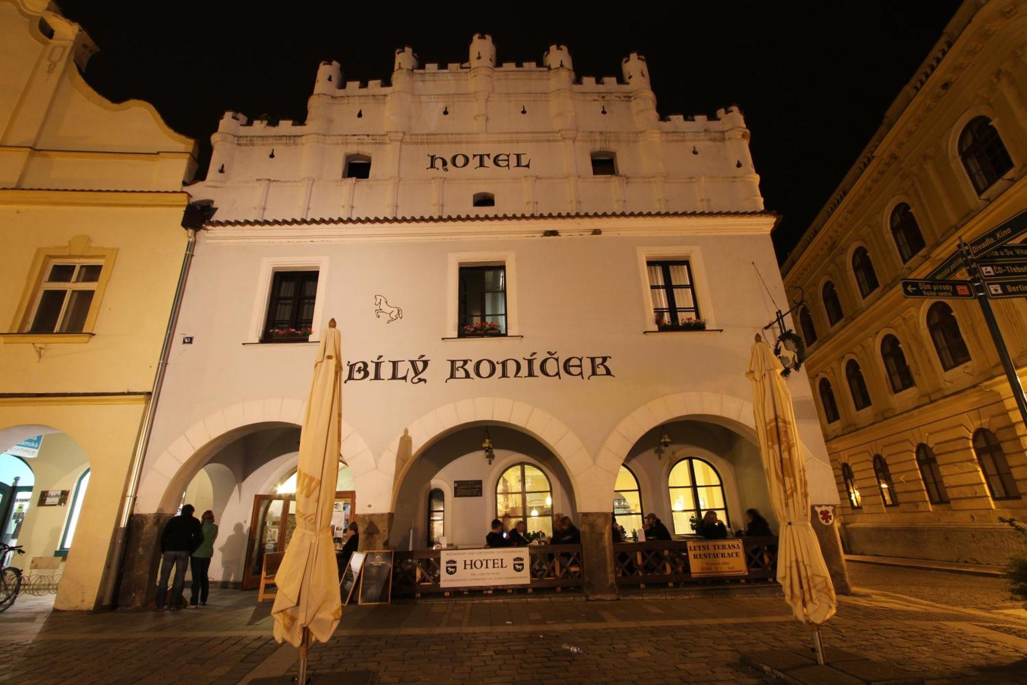 Hotel Bílý Koníček Třeboň Exterior foto
