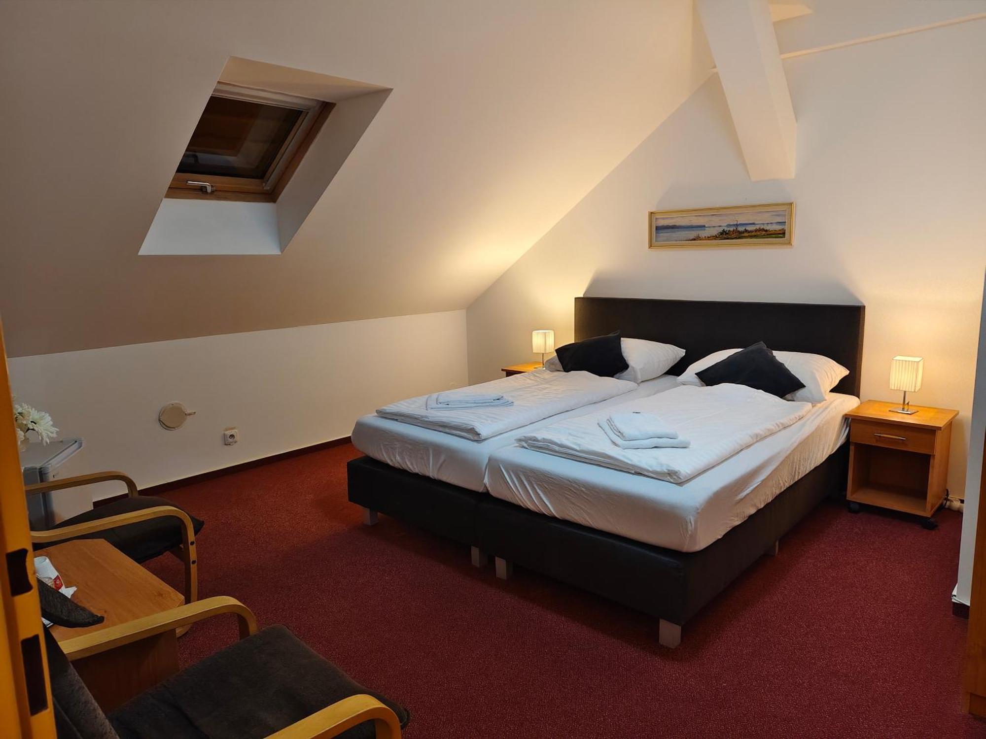 Hotel Bílý Koníček Třeboň Exterior foto